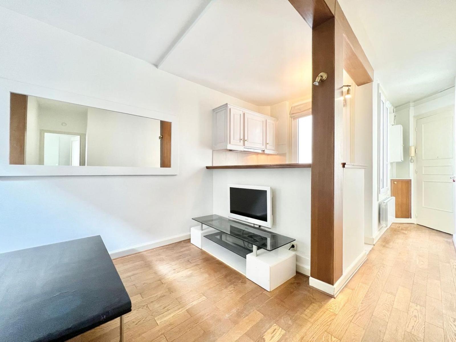 - 16 - Passy Apartment *