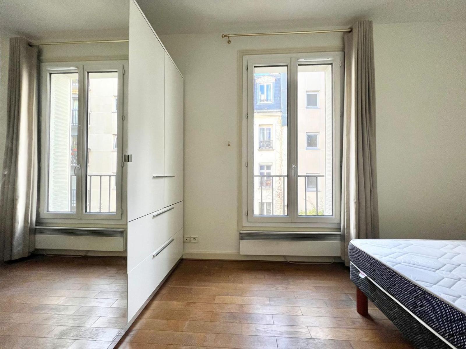 - 16 - Passy Paris